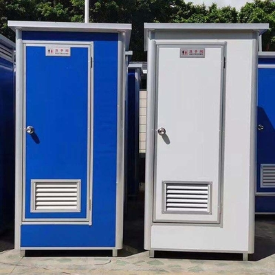 Elektrik ve su tesisatıyla birlikte önceden yapılmış dış mekan mobil tek tuvalet